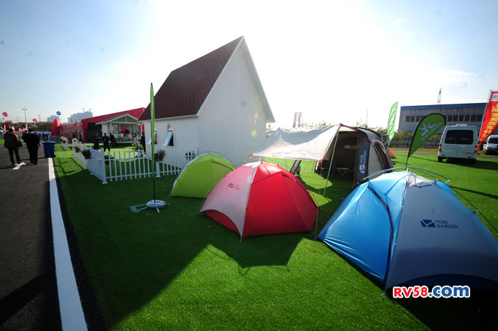房車亮相第五屆中國汽車(房車)露營大會露營裝備及房車展覽會