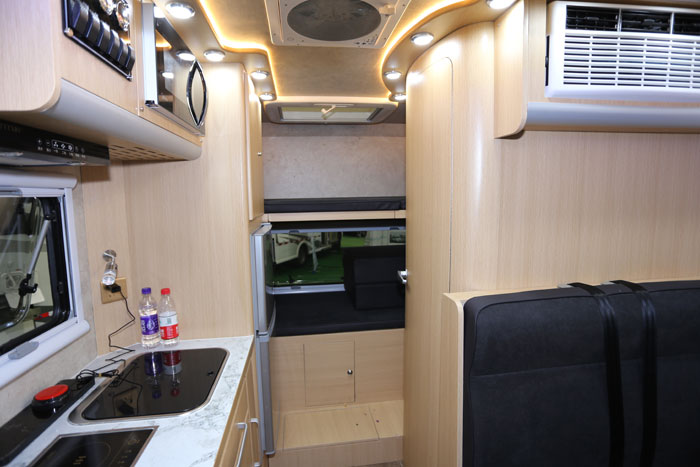 雅升新款依維柯小額頭C型房車北京發布