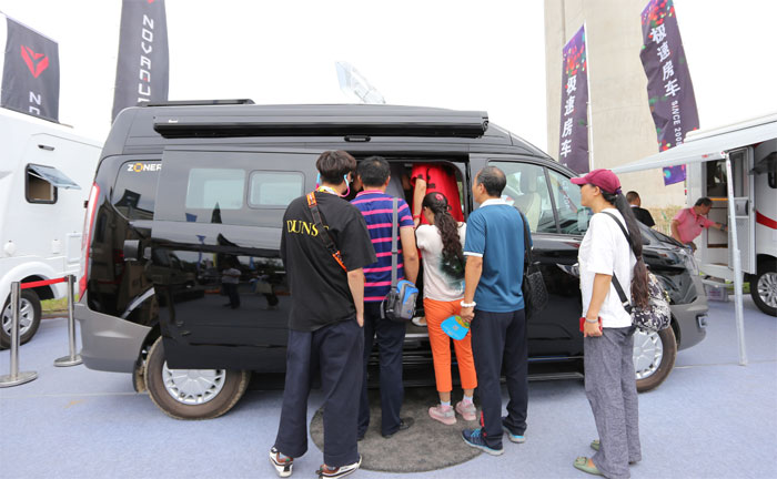 景宴睿535福特新全順自行式B型房車