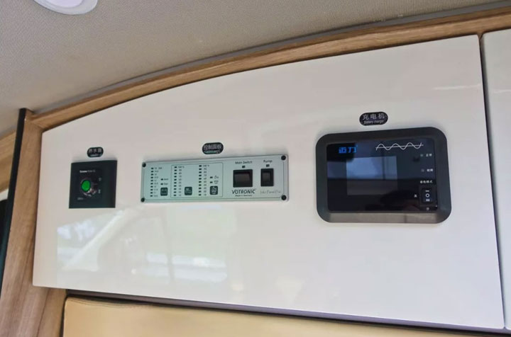 景宴睿535福特新全順自行式B型房車