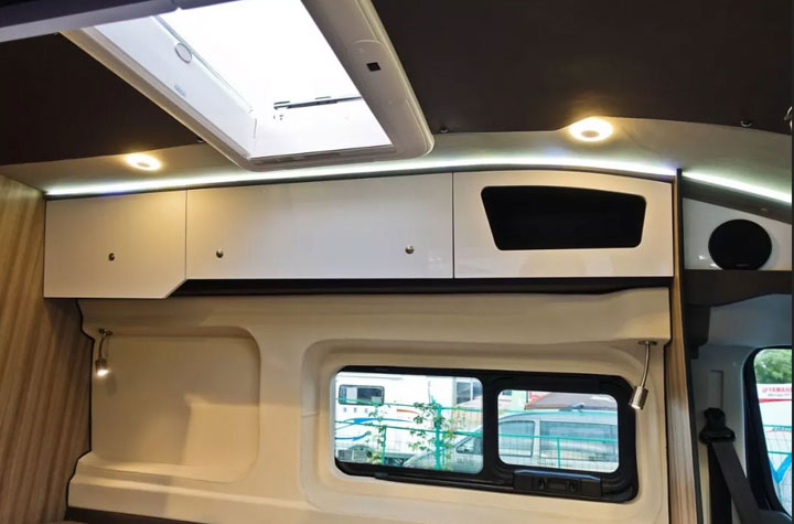 景宴睿535福特新全順自行式B型房車