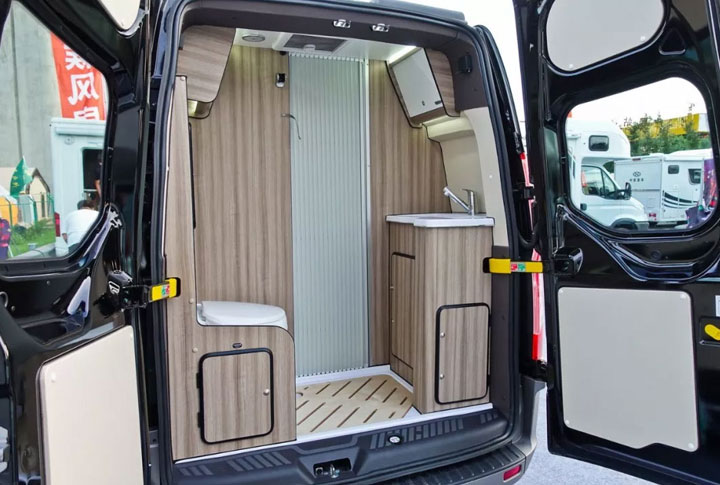 景宴睿535福特新全順自行式B型房車