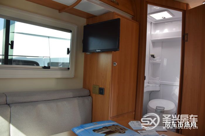 國六標準皮卡房車將上市，內部兩張大床，四驅可選自動擋