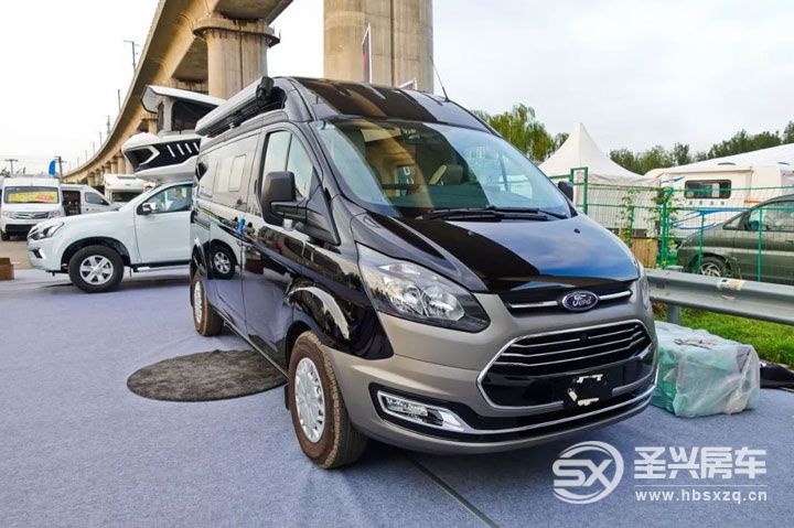 景宴睿535福特新全順自行式B型房車