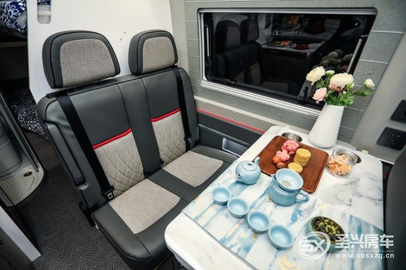 48V電路系統，獨立續航可維持3天，宇通全新B311豪享版房車等你來發現！get?code=OTQyMmZmMTU5YjY0ZGVlYjdiNzRkZGMxOWNlN2Y2N2QsMTY2NzAzNjIzMjg2Nw==