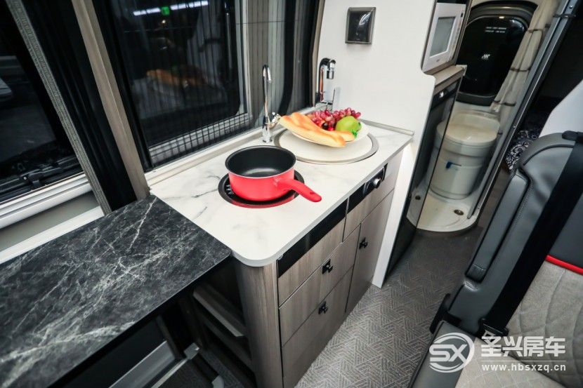 48V電路系統，獨立續航可維持3天，宇通全新B311豪享版房車等你來發現！get?code=MGU0Njk2Yzk3NWY5NzRhYTQ2OTU1ZTQ4YmVlOWY0NDEsMTY2NzAzNjIzMjg2Nw==