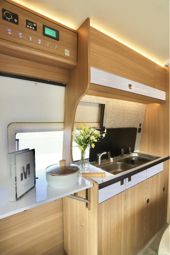 9.7鄭州房車展：飛翔福順B型舒·野悅順房車，小巧靈活，內(nèi)飾溫馨562e1456fe13401a5281c43b384a55547391