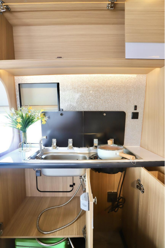 9.7鄭州房車展：飛翔福順B型舒·野悅順房車，小巧靈活，內(nèi)飾溫馨13143aac040b2b6ab0a929c142b79d478836