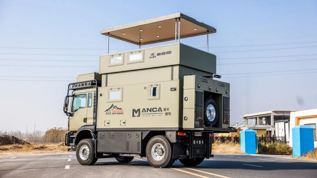 什么操作？硬升頂再配飛橋？曼卡壹號居然設計了一款美式家裝的重卡房車-2.jpg