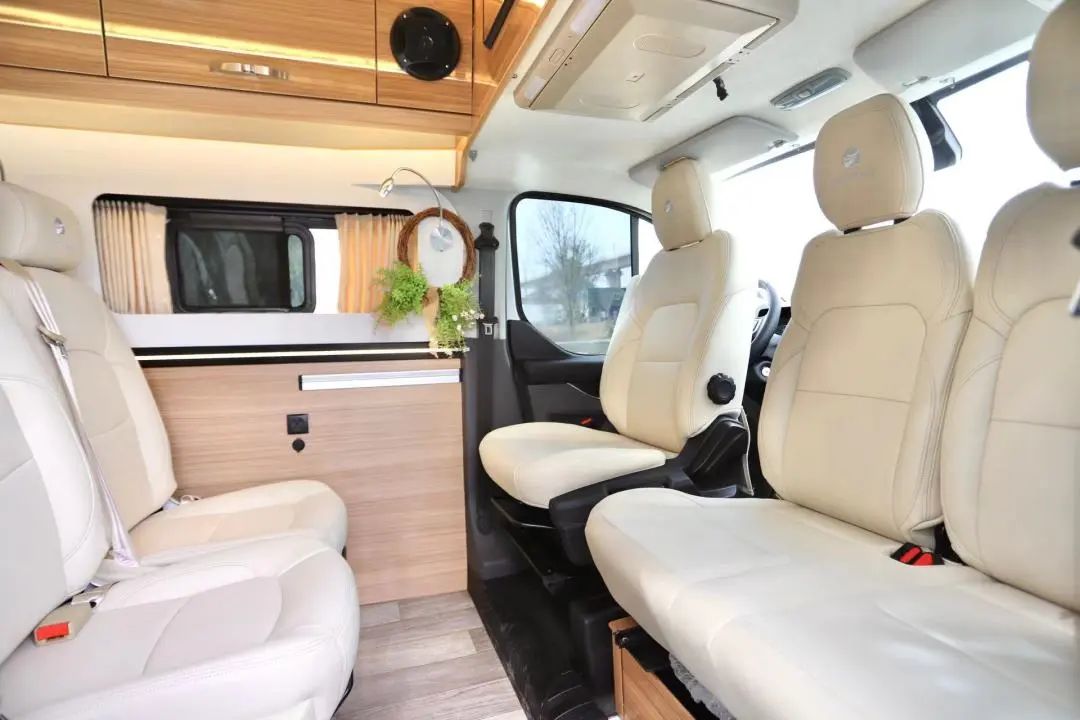 用福特T6底盤打造的小房車長什么樣？動力強、配置高，主打一個性價比-2.jpg