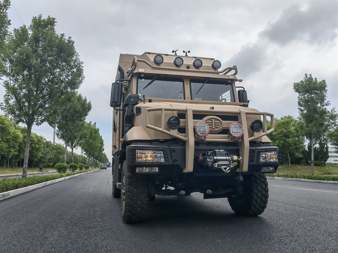 一汽解放·雪鷹房車，真正的越野房車，藍(lán)牌C照輕松駕馭-3.jpg