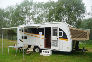 6.5m拖掛式房車