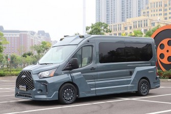 進(jìn)口福特全順征服者商務(wù)房車