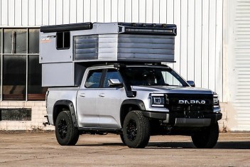 江鈴大道皮卡背馱升頂房車